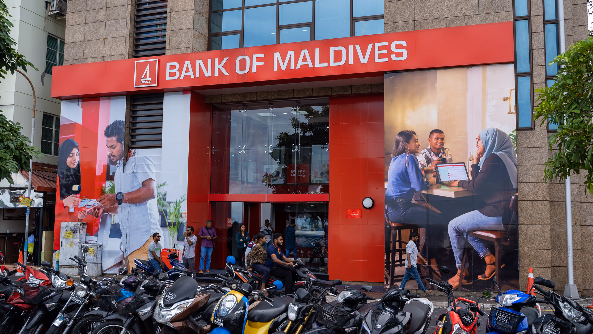 Exterior view of the Bank of Maldives, motorbikes parked outside the financial insitituion - Image by m01229 from flickr