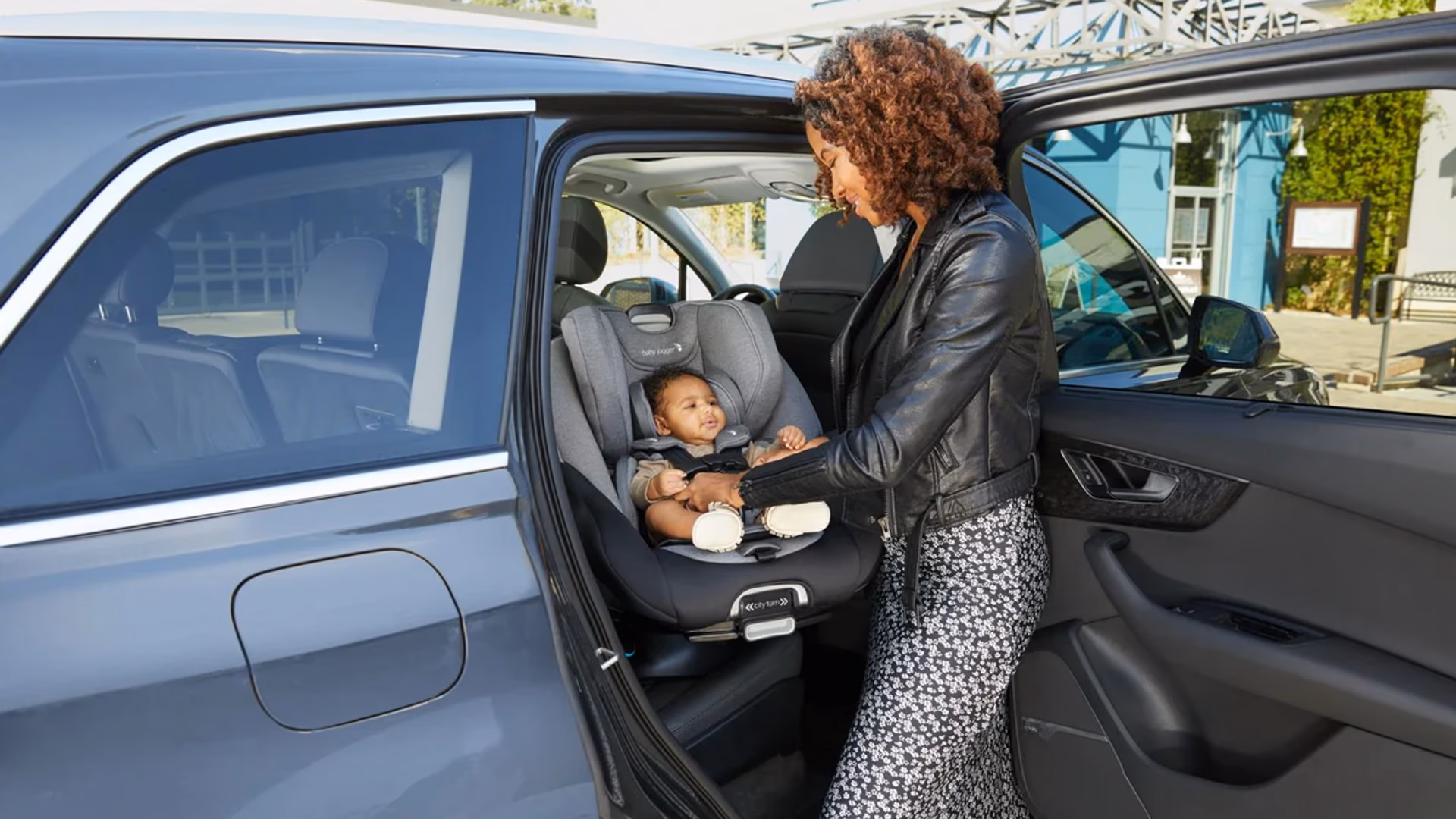Baby Jogger City Turn Rotating Car Seat - Image by nellyboo